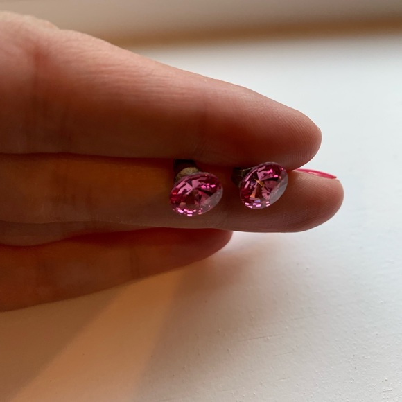 Pale pink diamond solitaire stud earrings - Picture 3 of 8